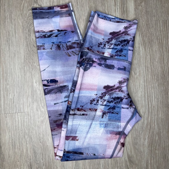 lululemon athletica Pants - Lululemon Wunder Under High-Rise 7/8 25”printed leggings size 4